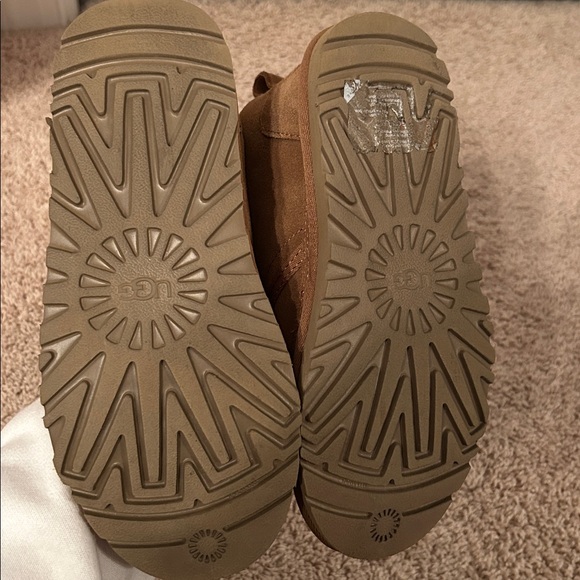 UGG Women’s Tan Suede Boots - Picture 4 of 5